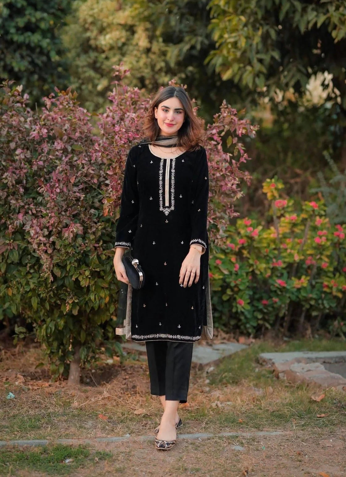 SIDRA MUMTAZ VELVET UNSTITCHED EMB 3PC